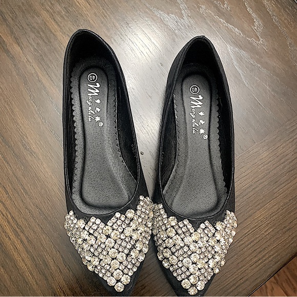 Size 40 (8.5) Black Fancy Slides/ Flats with gorgeous gems! NWOT - Picture 4 of 6